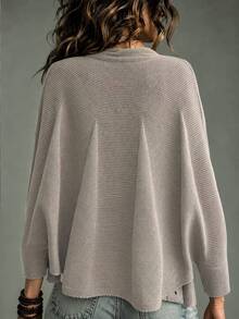 Sprig & Strand كنزة نسائية بياقة واقفة وأكمام خفاشية وأزرار أمامية - رمادي - مشاهدة 2