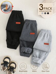 SHEIN Playful Pals 3件組幼童男孩休閒慢跑運動長褲 英倫風 黑色 灰色 炭灰色 鬆緊腰 束口拼接 錐形褲管 常規版 戶外 冬季 秋季 聖誕 運動款 - 彩色 - 查看 4