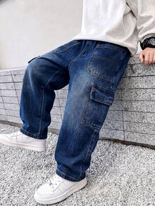 SHEIN Genkimix Kids 男童牛仔長褲，秋冬新款，深藍色，錐形寬鬆版型，多口袋設計，輕量柔軟牛仔布料，穿著舒適，時尚男孩必備，簡約休閒風格，適合四季，完美適用於日常穿著、拍照、購物、外出、聚會等，2026新款男童牛仔長褲 - 中等水洗藍 - 查看 1