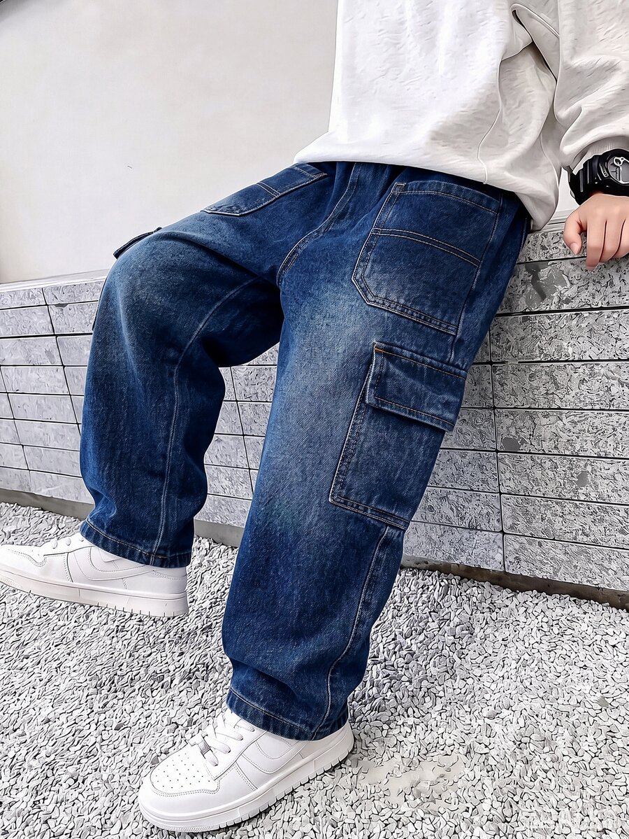 SHEIN Genkimix Kids 男童牛仔長褲,秋冬新款,深藍色,錐形寬鬆版型,多口袋設計,輕量柔軟牛仔布料,穿著舒適,時尚男孩必備,簡約休閒風格,適合四季,完美適用於日常穿著、拍照、購物、外出、聚會等,2026新款男童牛仔長褲 - 中等水洗藍 - 查看 1