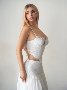 SHEIN ICON Áo hai dây cúp ngực thêu ren khoét lỗ, phong cách lãng mạn, gợi cảm dành cho nữ, thích hợp cho kỳ nghỉ. - trắng - Xem 4