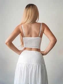 SHEIN ICON Áo hai dây cúp ngực thêu ren khoét lỗ, phong cách lãng mạn, gợi cảm dành cho nữ, thích hợp cho kỳ nghỉ. - trắng - Xem 2