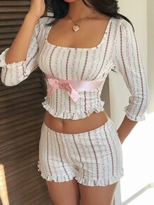 CovetEZ Set Atasan Wanita Manis dengan Pita dan Celana Pendek Motif Bunga - Berwarna merah muda - View 9