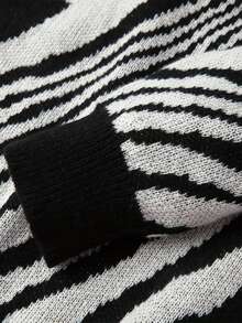 Neovey Men's Twisted Line Pattern Crew Neck Sweater, Fall/Winter - White - View 4