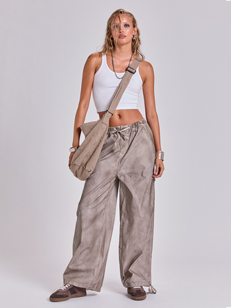 Jeans cargo a vita ultra bassa larghi stile paracadute, lavaggio sporco e consumato, vintage vintage Y2K Wasteland Hot Girl High Street