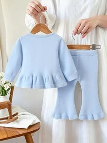 SHEIN Vintaside Kids 女嬰女童針織套裝，圓領套頭針織長袖開襟衫，粉色純色百搭時尚款 + 針織喇叭長褲，適合秋冬，2件套，時尚百搭，適合日常穿著、外出、旅行、上學 - 淺藍色 - 查看 2