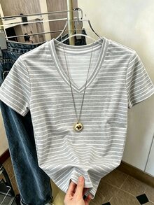 Glimmora 夏季休閒條紋V領修身短袖T恤 - 彩色 - 查看 4