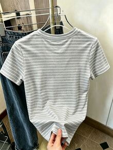 Glimmora 夏季休閒條紋V領修身短袖T恤 - 彩色 - 查看 2