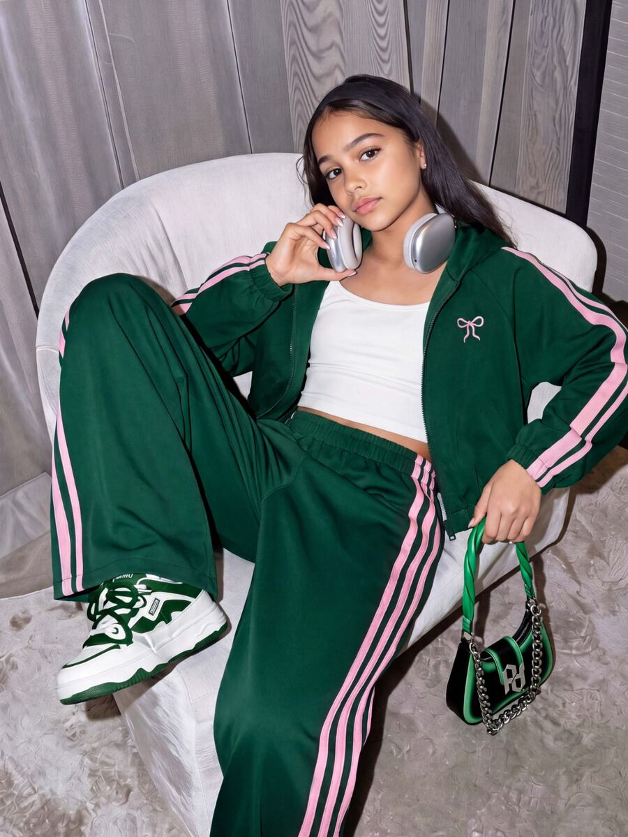 SHEIN Tween女孩秋季穿搭 粉色與白色 3件組側條紋拉鍊短版連帽衫背心寬腿褲套裝 可愛蝴蝶結運動風校園休閒服