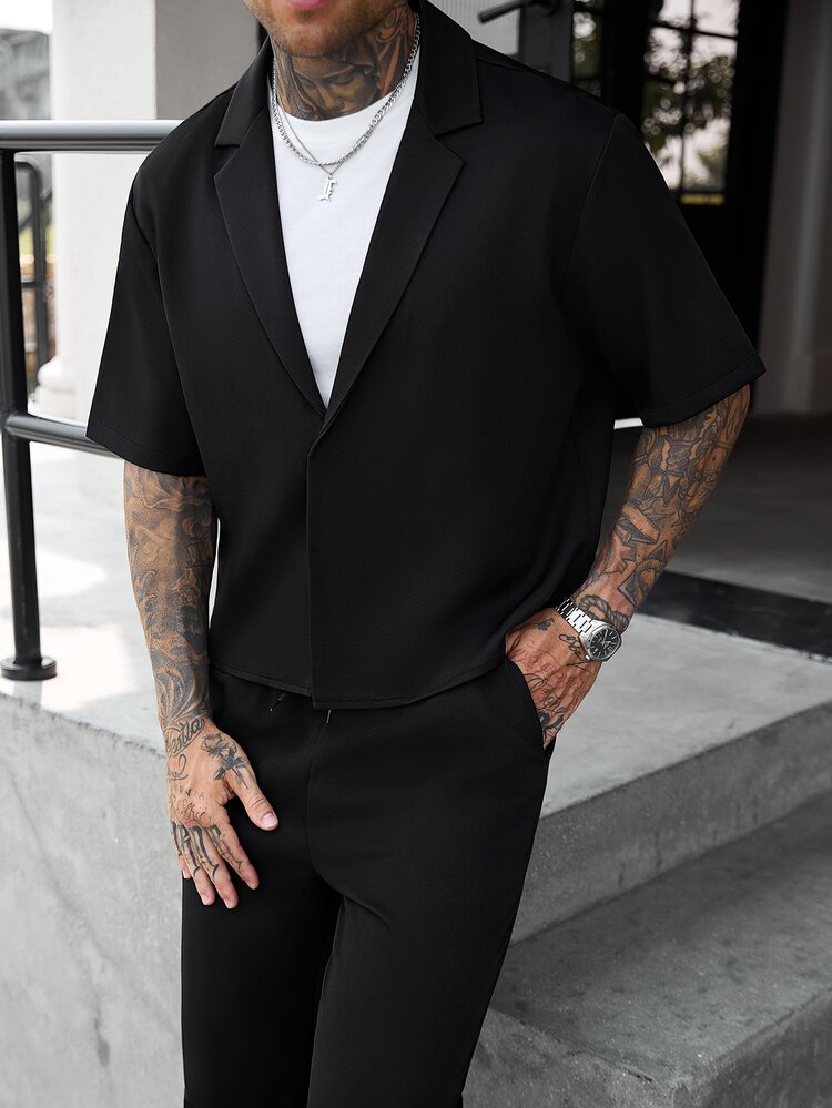 Manfinity CasualCool 男士舒適純色布料大翻領隱扣短袖襯衫搭配抽繩鬆緊腰長褲休閒端莊度假風黑色套裝 - 黑色 - 查看 5