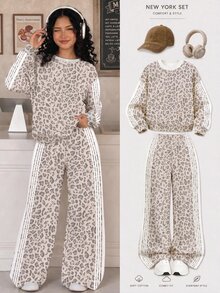 SHEIN 復古時尚豹紋淺灰色與白色條紋，青少年女孩休閒寬鬆柔軟加厚落肩長袖圓領套頭衛衣與寬腿運動褲套裝，適合秋冬日常、街頭、戶外、運動、校園、返校 - 彩色 - 查看 1