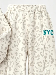 SHEIN 灰色與白色時尚運動風拼色 NYC 字母印花女童休閒軟舒適寬鬆圓領套頭衛衣與寬腿褲套裝，適合秋冬日常、街頭、新風格、時尚女孩、校園風返校 - 白色 - 查看 6