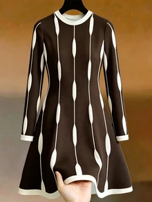GlowEve CURVE Gaun Kasual Wanita Ukuran Besar dengan Motif Blok Warna, Leher Bulat, Lengan Panjang, Cocok untuk Musim Semi/Gugur, Sesuai untuk Bepergian, Liburan, dan Pakaian Sehari-hari - MultiWarna - View 3