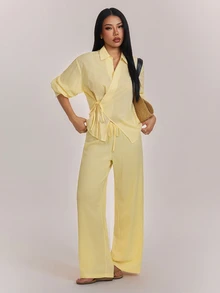 SHEIN PETITE طقم نسائي كاجوال من قطعتين بلون موحد، قميص بأكمام طويلة مع عقدة جانبية وبنطال واسع الساق - أصفر - مشاهدة 5