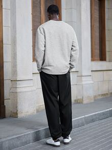 Mainfolk 男士幾何格紋長袖T恤與抽繩腰長褲休閒套裝，適合萬聖節、冬季派對、秋季穿著 - 灰色 - 查看 4