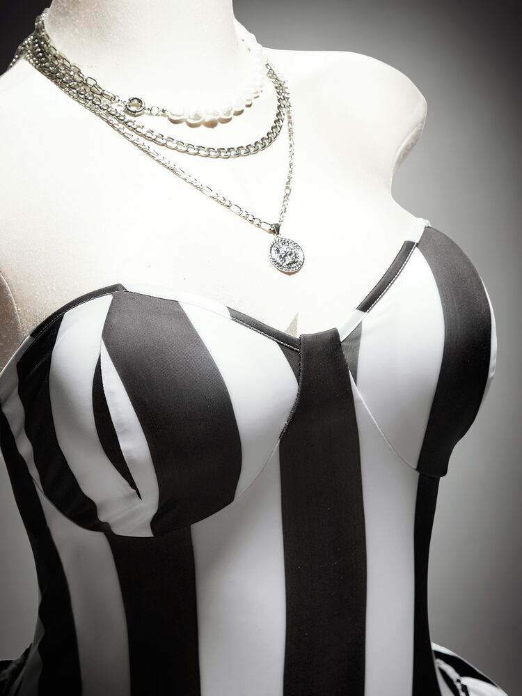 SHEIN ICON 女款大尺碼秋冬復古性感萬聖節套裝：黑白條紋抹胸連身衣搭配綁帶A字裙 - 彩色 - 查看 6