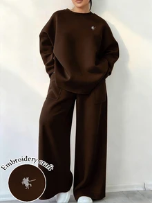 EMERY ROSE طقم نسائي مقاس كبير كاجوال للتنقل اليومي، سويت شيرت فضفاض بأكتاف منسدلة مطرز وبنطال رياضي واسع الساق، قطعتان، للخريف - بني - مشاهدة 2