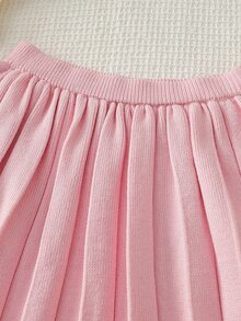 SHEIN Genkimix Kids 這是一套可愛、休閒且時尚的兩件套，包含一件白色圓領雙層蕾絲長袖毛衣和一件粉色百褶裙。材質柔軟舒適，適合日常生活、學校、外出、旅行、度假、托兒所以及兒童遊戲等多種場合，特別適合秋冬季節與節日氛圍 - 彩色 - 查看 8