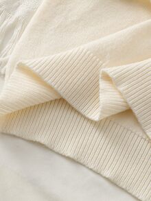 SHEIN Genkimix Kids 這是一套可愛、休閒且時尚的兩件套，包含一件白色圓領雙層蕾絲長袖毛衣和一件粉色百褶裙。材質柔軟舒適，適合日常生活、學校、外出、旅行、度假、托兒所以及兒童遊戲等多種場合，特別適合秋冬季節與節日氛圍 - 彩色 - 查看 12