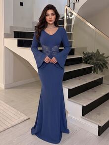 Modelyn Gaun Malam Elegan dan Sederhana untuk Wanita, Model Duyung, Leher V, Model Mengembang, Lengan Panjang, Rajutan Bergaris dengan Renda, Pinggang Tersambung, Potongan Ramping, Cocok untuk Musim Semi, Gugur, dan Musim Dingin. - Biru - View 6