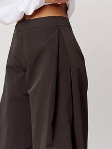 Musera Petite 黑色尼龍氣球版型下擺百褶鈕扣裝飾長褲 秋冬返校日常穿搭 - 黑色 - 查看 3