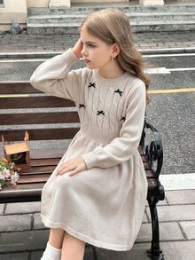 SHEIN Tween Girls' Autumn/Winter Fashion New Heavy Craft Handmade Bow Round Neck Long Sleeve Knit Dress, Twisted Rope Minimalist Long Sleeve, Suitable For Autumn/Winter Season, Suitable For Daily Wear, School, Outings, Gatherings, Suitable For Autumn/Winter - Khaki - View 3