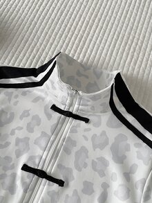 Comfortcana Mantel Musim Dingin Tebal Kasual Wanita Motif Leopard Bergaris dengan Desain Kancing Katak - MultiWarna - View 6