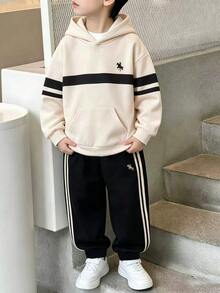 SHEIN 2件組青少年男孩套裝，秋冬時尚運動條紋數位花卉長袖連帽衛衣與運動長褲套裝，適合日常穿著、運動與玩耍 - 彩色 - 查看 7