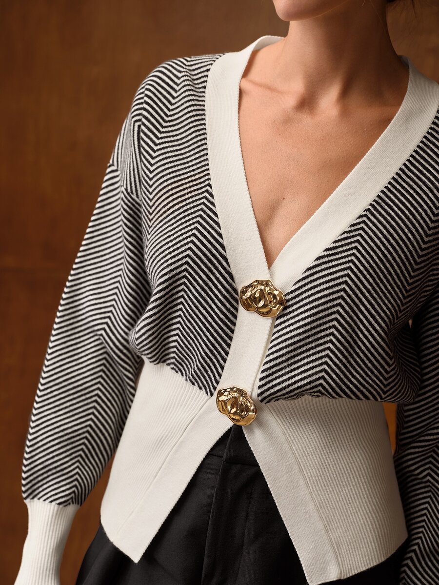 MOTF PREMIUM BLACK AND WHITE HERRINGBONE PATTERN METAL BUTTON FRONT WIDE HEM CARDIGAN - Black and White - View 2