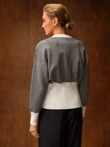 MOTF PREMIUM Cardigan Motif Tulang Ikan Hitam Putih dengan Kancing Logam di Depan dan Bagian Bawah Lebar - Hitam dan Putih - View 3