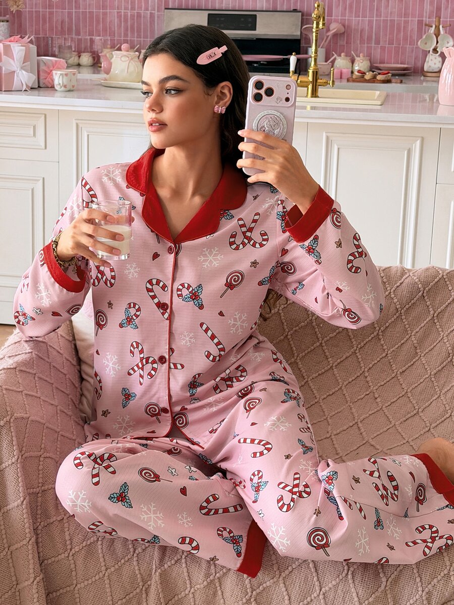 SweetSlumber Set Piyama Wanita Pink dengan Kerah Lapel Rajut Motif Pita Permen Natal Manis dan Kepingan Salju - Berwarna merah muda - View 1