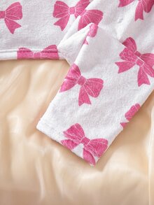 SHEIN 秋冬女童幼兒雙面法蘭絨長袖上衣與長褲兩件套睡衣家居服，毛絨羅紋圓領、蝴蝶結數位印花圖案、對比色桃紅色羅紋設計，舒適柔軟面料，秋季必備 - 彩色 - 查看 5