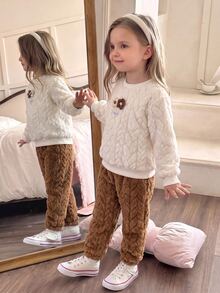 SHEIN Elladie kids Set Pullover Jacquard Aprikot Lembut Musim Gugur/Dingin untuk Anak Perempuan, Desain Bunga 3D yang Lucu, Manset dan Ujung Bawah Elastis, Cocok untuk Pemakaian Sehari-hari dan Jalan-jalan - Coklat - View 1