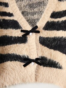SHEIN 女童秋冬時尚愛心蝴蝶結針織長袖開襟毛衣與黑色裙子套裝 - 杏色 - 查看 8