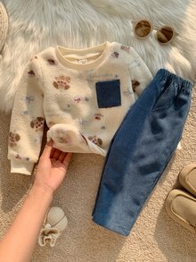 SHEIN 2件組嬰兒男孩女孩秋冬休閒卡通小狗圖案拼色貼布口袋圓領長袖套頭衛衣彈性腰長褲抓絨套裝 嬰兒幼兒服飾 - 彩色 - 查看 8