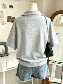 INAWLY Sweatshirt Polo Lengan Pendek dengan Kerah Tegak dan Potongan Longgar, Model Bahu Jatuh, dan Resleting Setengah, Sangat Longgar - Grey - View 2
