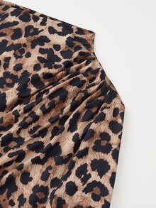 Balvessa Kaos Motif Leopard dengan Kerah Corong Berkerut dan Hem Asimetris - MultiWarna - View 4
