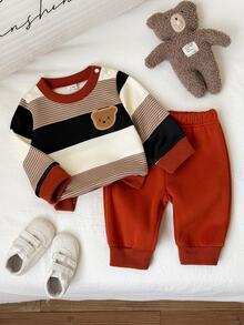 SHEIN Vintaside Kids 2件組新生兒男嬰運動衫長褲套裝，可愛橘棕色條紋熊貼布，長袖圓領，休閒款，適合假期、秋冬穿著的毛衣連身衣套裝 - 棕色 - 查看 3