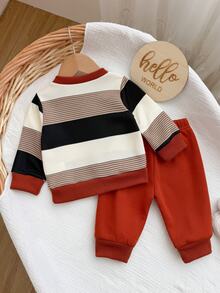 SHEIN Vintaside Kids 2件組新生兒男嬰運動衫長褲套裝，可愛橘棕色條紋熊貼布，長袖圓領，休閒款，適合假期、秋冬穿著的毛衣連身衣套裝 - 棕色 - 查看 2