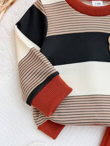SHEIN Vintaside Kids 2件組新生兒男嬰運動衫長褲套裝，可愛橘棕色條紋熊貼布，長袖圓領，休閒款，適合假期、秋冬穿著的毛衣連身衣套裝 - 棕色 - 查看 8