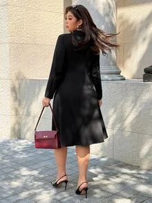 Easura Gaun Elegan Panjang Sedang, Panjang Sedang, Model Blazer Hitam Mewah Ukuran Plus untuk Wanita Musim Gugur, Kerah Tinggi dengan Motif Syal dan Rantai Penghubung, Desain Rantai Penyambung, Pinggang Ramping - Hitam - View 2