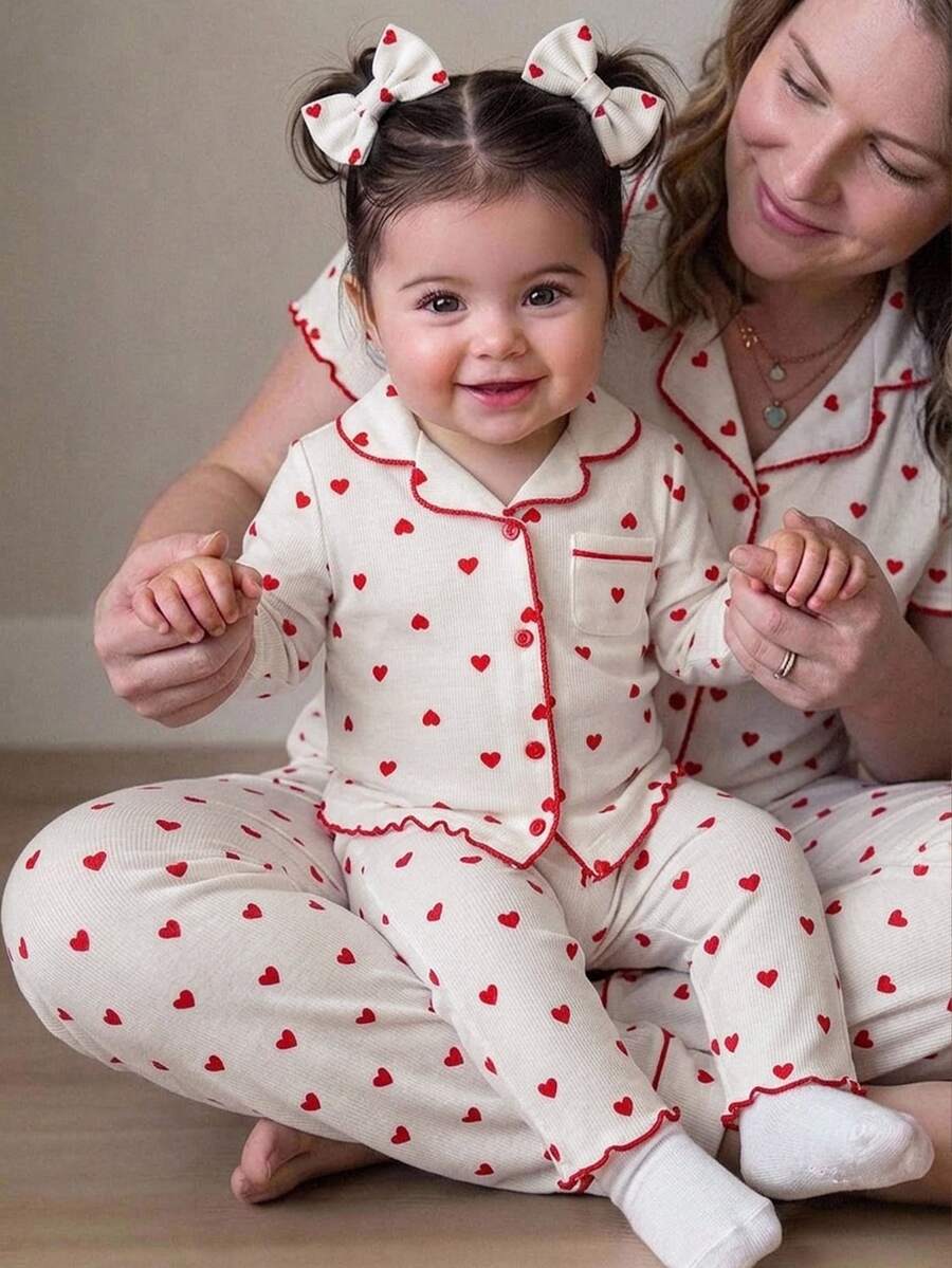 SHEIN طقم بيجامة طويلة الأكمام للبنات الرضع بنمط نقاط وقلوب، مريح وعملي - أبيض - مشاهدة 1