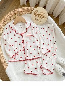SHEIN طقم بيجامة طويلة الأكمام للبنات الرضع بنمط نقاط وقلوب، مريح وعملي - أبيض - مشاهدة 3