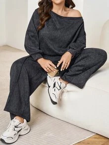 Comfylo Set Sweatshirt Bahu Asimetris Ukuran Plus dan Celana Panjang Lebar dengan Jahitan Depan - Hitam - View 8