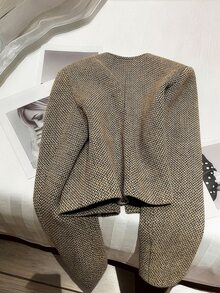 GlowEve CURVE Jaket Elegan Lengan Panjang Kancing Tunggal untuk Wanita Ukuran Plus - Emas - View 2