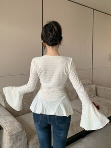 Modelyn 女款設計師V領喇叭袖上衣 白色 秋季 浪漫優雅 早午餐茶會穿搭 - 杏色 - 查看 3