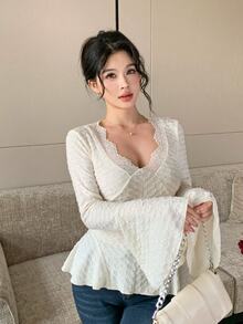 Modelyn 女款設計師V領喇叭袖上衣 白色 秋季 浪漫優雅 早午餐茶會穿搭 - 杏色 - 查看 9
