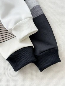 SHEIN Playful Pals 6件組幼兒男童運動衫慢跑褲套裝，可愛黑灰白恐龍條紋長袖圓領加厚戶外秋冬度假套裝 - 黑與白 - 查看 7