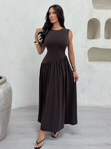 Shopreo 女式无袖纯色圆领褶皱腰长裙，简约风格 - 咖啡棕 - 查看 1