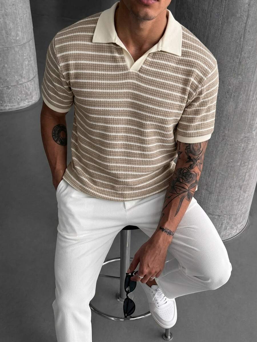 Manfinity Homme 男士卡其色白色條紋針織短袖 Polo 衫，適合日常度假休閒、外出穿著，亦可作為送給男友或丈夫的禮物，復古老錢風 - 彩色 - 查看 1
